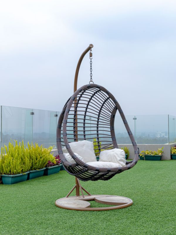 Hanging swing chair with metal stand