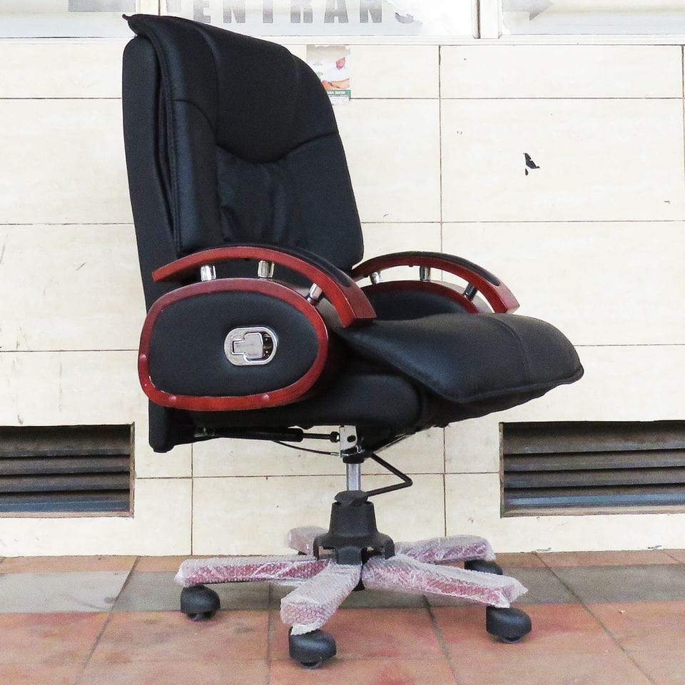 Directors Executive Seat