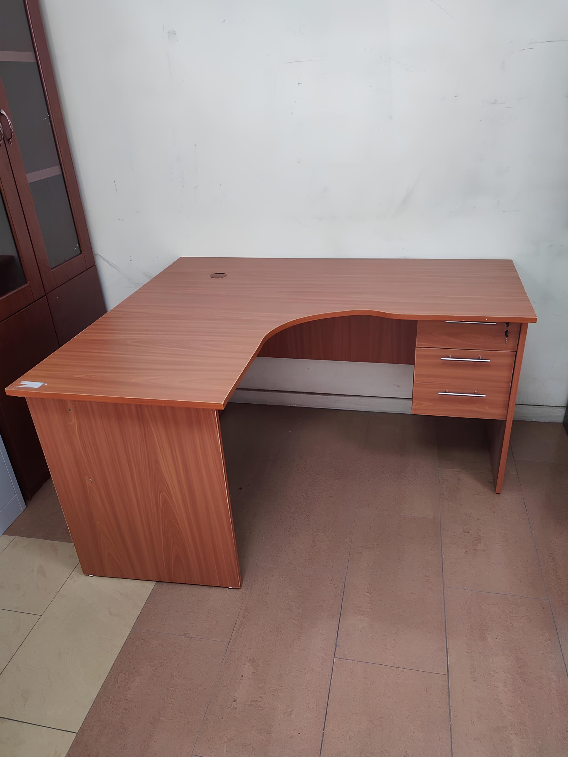 1.4M L-SHAPED Desk