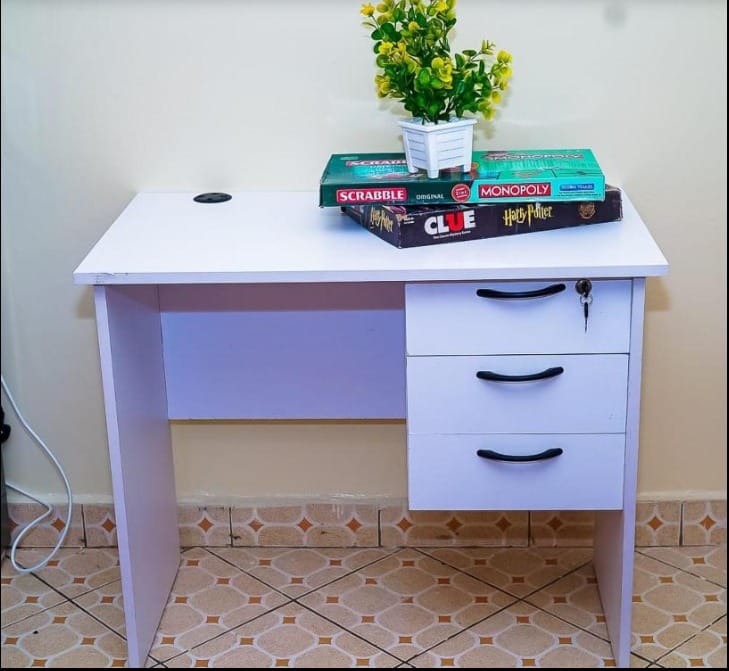 0.9M Study Desk (Series B)